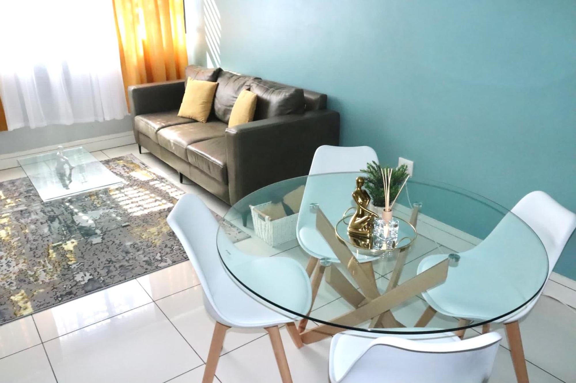 C&J City Centre Airbnb Appartement Windhoek Buitenkant foto