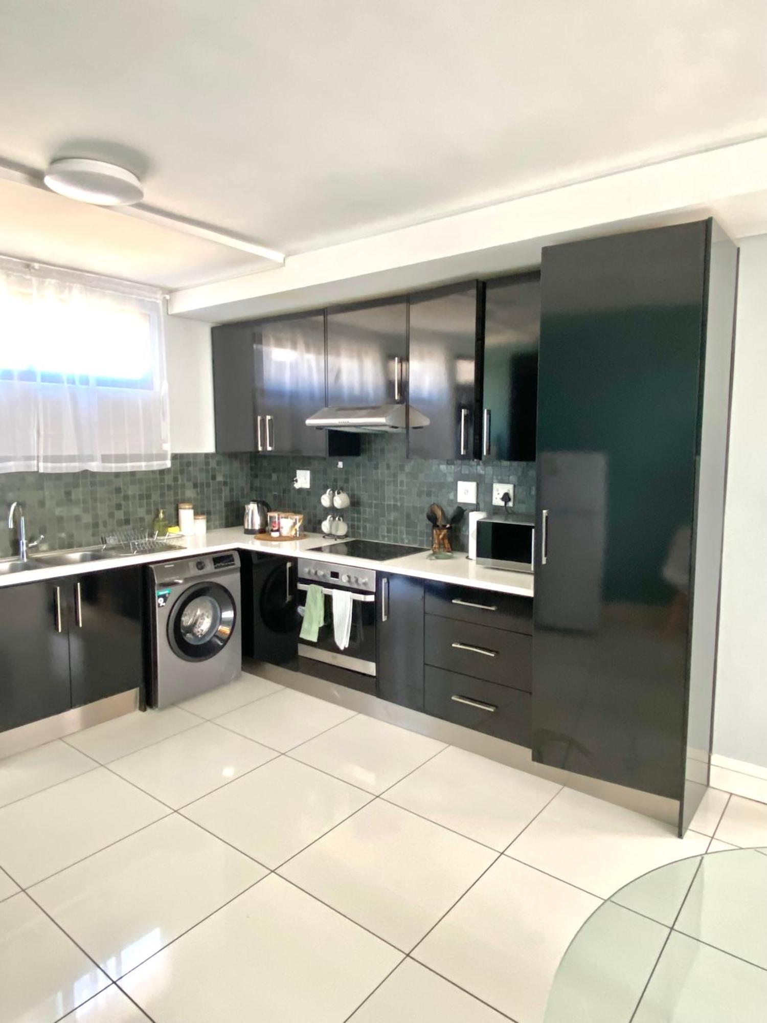 C&J City Centre Airbnb Appartement Windhoek Buitenkant foto