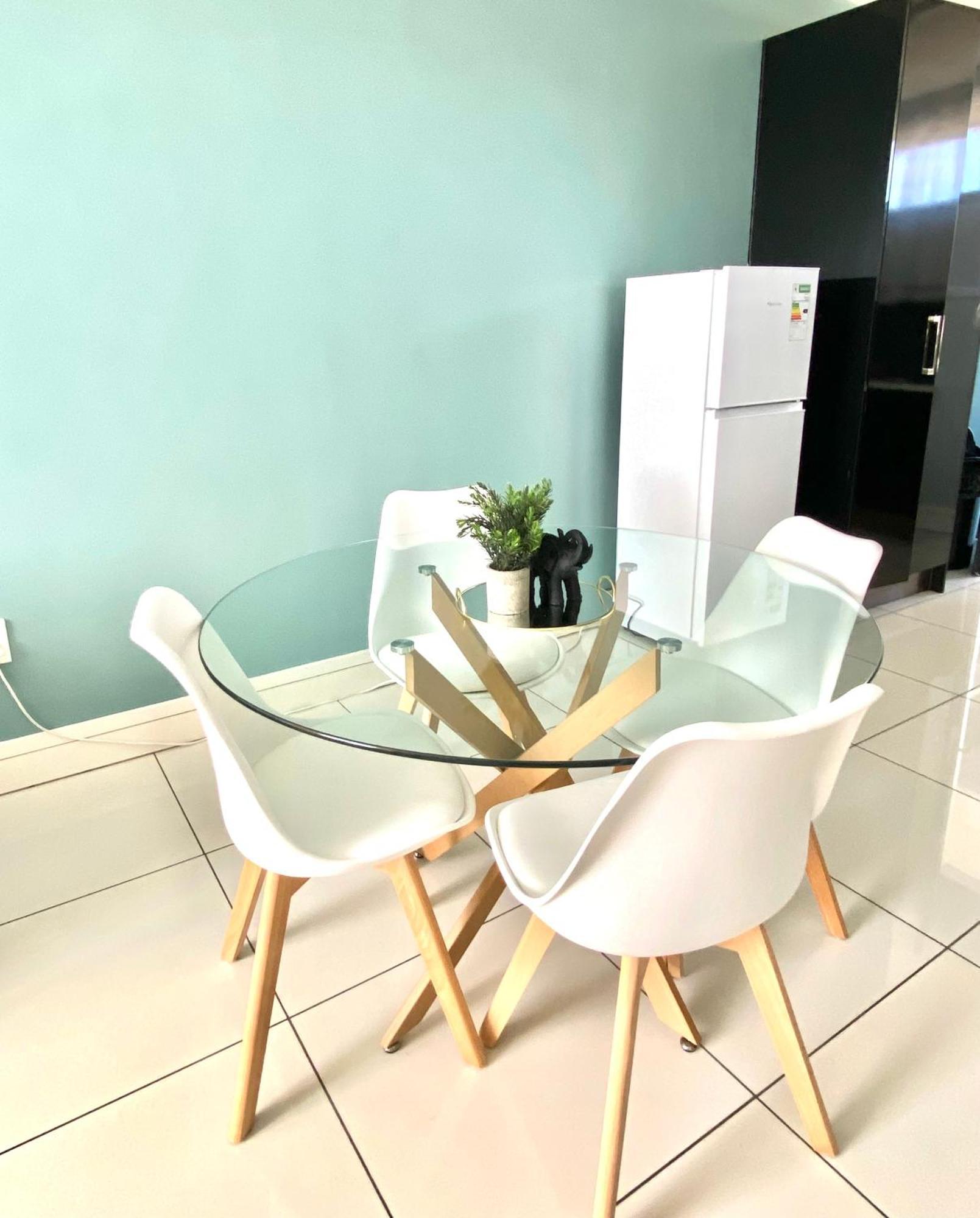 C&J City Centre Airbnb Appartement Windhoek Buitenkant foto