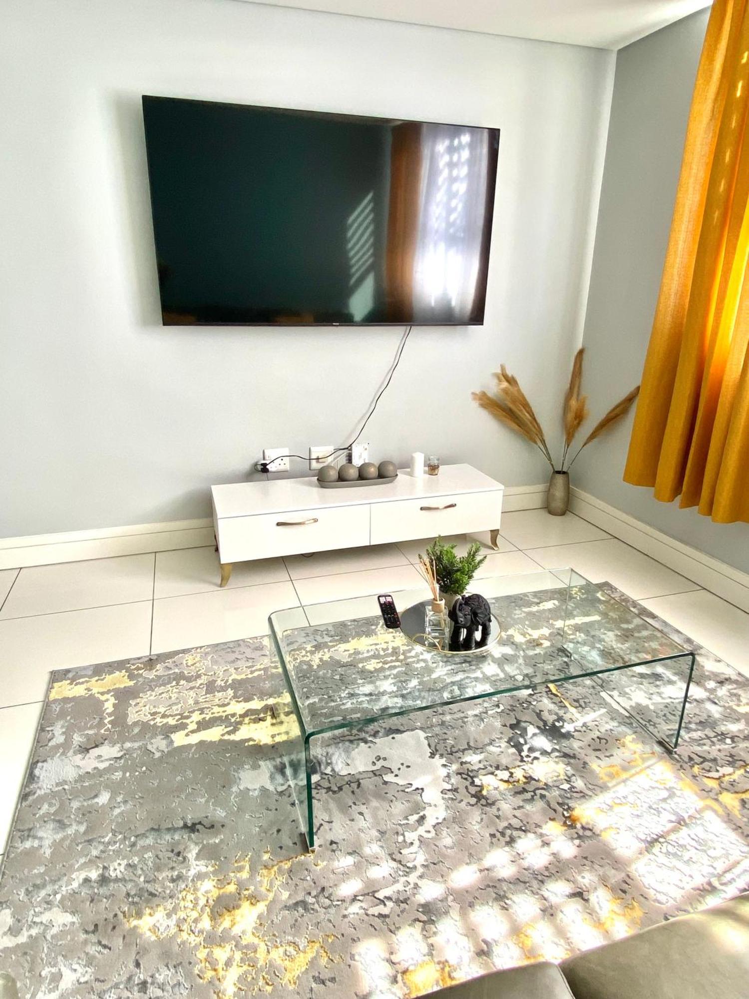 C&J City Centre Airbnb Appartement Windhoek Buitenkant foto